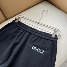 Gucc*古家 2026春夏最新系列基础圆领男女同款👫休闲短裤,男女同款!贸易公司渠道稀出,同步官网发售 Gucc*古家 2026春夏最新系列基础圆领男女同款👫休闲短裤,男女同款!贸易公司渠道稀出,同步官网发售