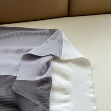 ThomBrow*e汤姆*朗 ~2026春夏新款短袖冰丝伊力特针织面料!官网同步有售,独特设计魅力,非常 ThomBrow*e汤姆*朗 ~2026春夏新款短袖冰丝伊力特针织面料!官网同步有售,独特设计魅力,非常
