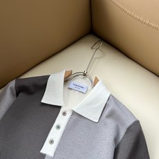ThomBrow*e汤姆*朗 ~2026春夏新款短袖冰丝伊力特针织面料!官网同步有售,独特设计魅力,非常 ThomBrow*e汤姆*朗 ~2026春夏新款短袖冰丝伊力特针织面料!官网同步有售,独特设计魅力,非常