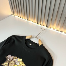 VERS*CE/范*哲 2026春夏新品原单短袖T恤,VERS*CE/范*哲 贸易公司渠道 产品 值 VERS*CE/范*哲 2026春夏新品原单短袖T恤,VERS*CE/范*哲 贸易公司渠道 产品 值
