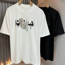 PRAD*A普*达2026春夏新款男女同款👫短袖T恤,最新款全网独家首上!!~既经典有时尚百搭,谁不爱啊 PRAD*A普*达2026春夏新款男女同款👫短袖T恤,最新款全网独家首上!!~既经典有时尚百搭,谁不爱啊