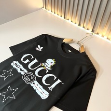 Gucc*古家 2026春夏新款男女同情侣款👫休闲宽松棉质圆领短袖T恤衫!贸易公司渠道稀出,同步官网发售 Gucc*古家 2026春夏新款男女同情侣款👫休闲宽松棉质圆领短袖T恤衫!贸易公司渠道稀出,同步官网发售