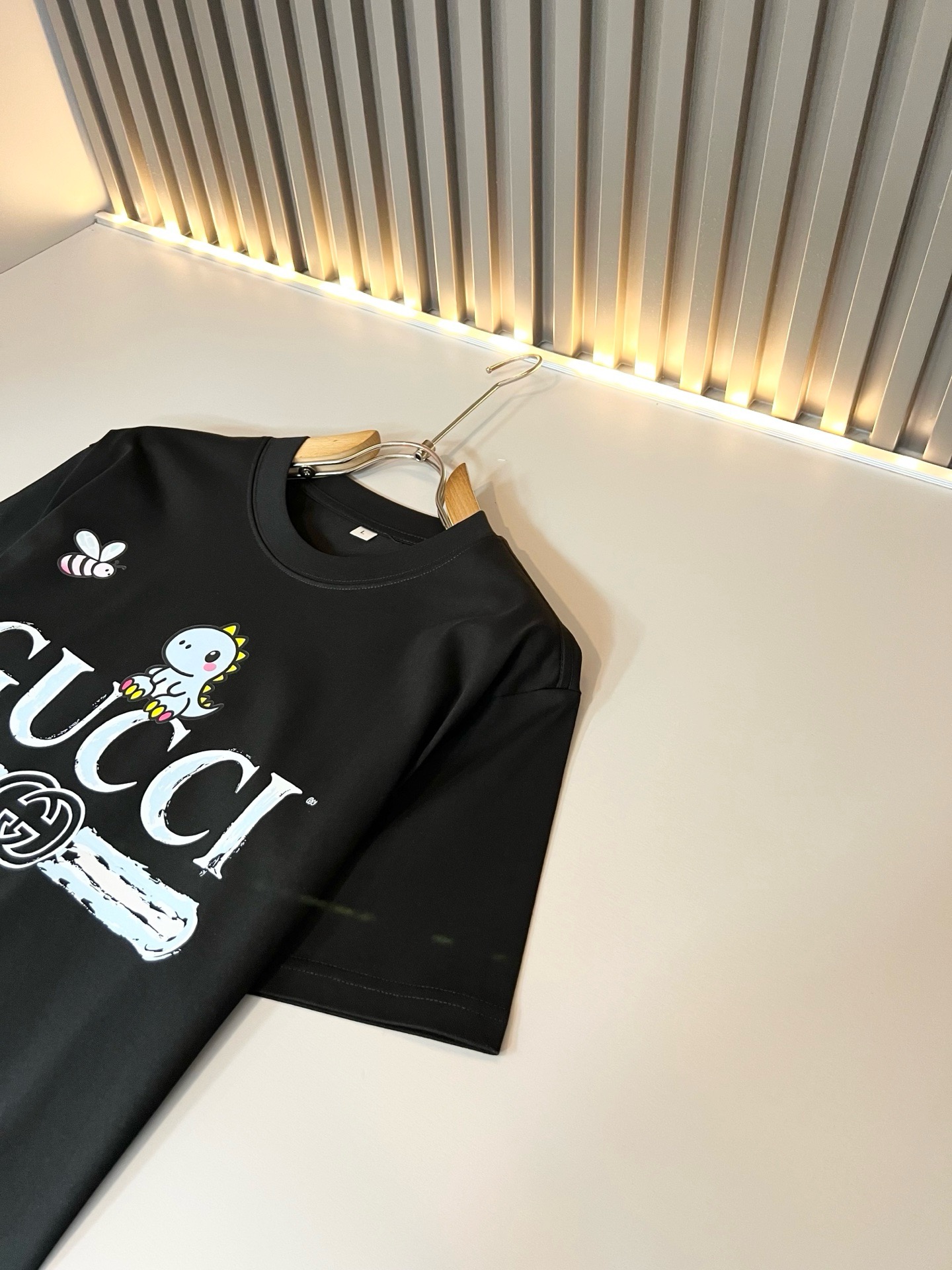 Gucc*古家 2026春夏新款男女同情侣款👫休闲宽松棉质圆领短袖T恤衫!贸易公司渠道稀出,同步官网发售 Gucc*古家 2026春夏新款男女同情侣款👫休闲宽松棉质圆领短袖T恤衫!贸易公司渠道稀出,同步官网发售