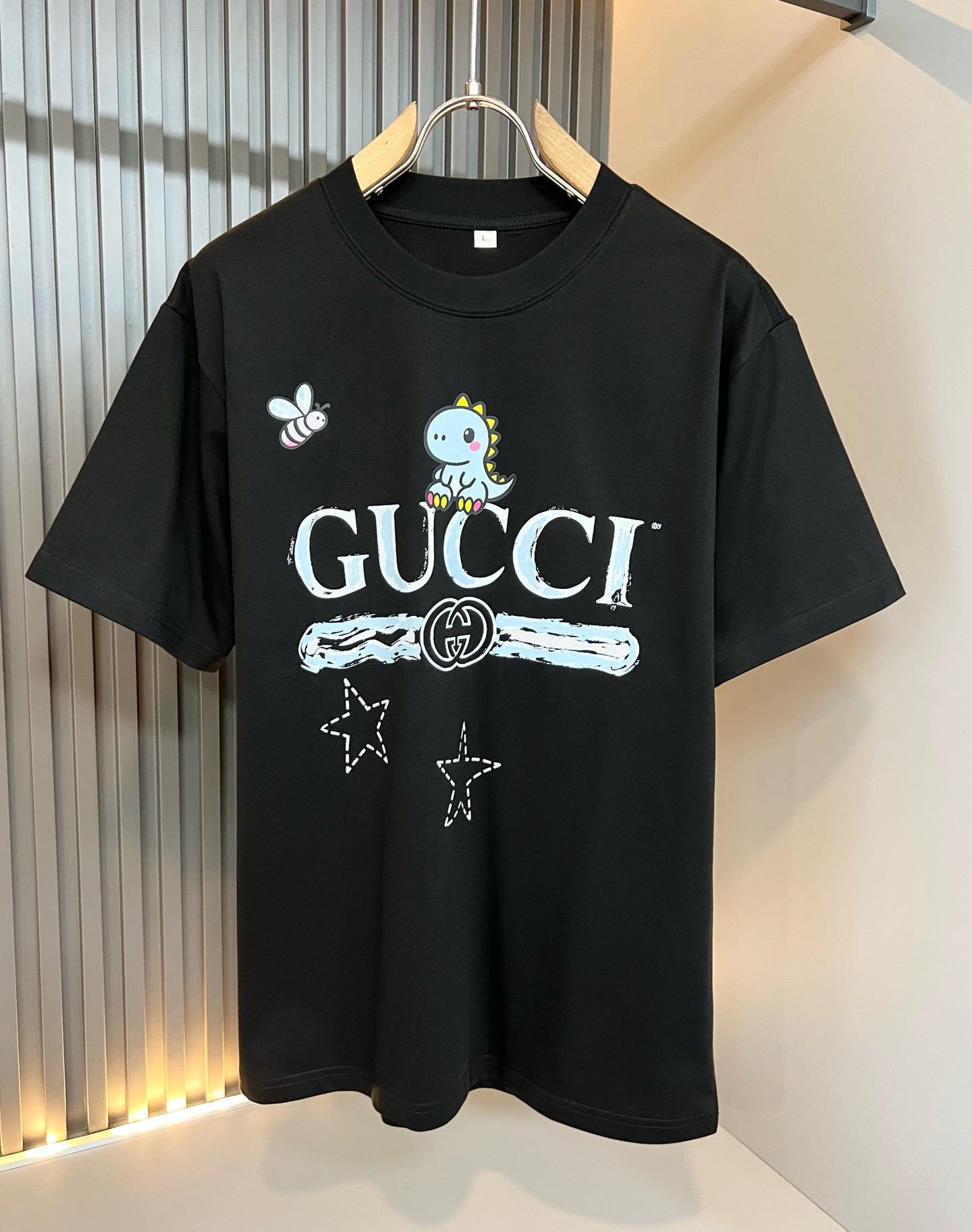 Gucc*古家 2026春夏新款男女同情侣款👫休闲宽松棉质圆领短袖T恤衫!贸易公司渠道稀出,同步官网发售 Gucc*古家 2026春夏新款男女同情侣款👫休闲宽松棉质圆领短袖T恤衫!贸易公司渠道稀出,同步官网发售