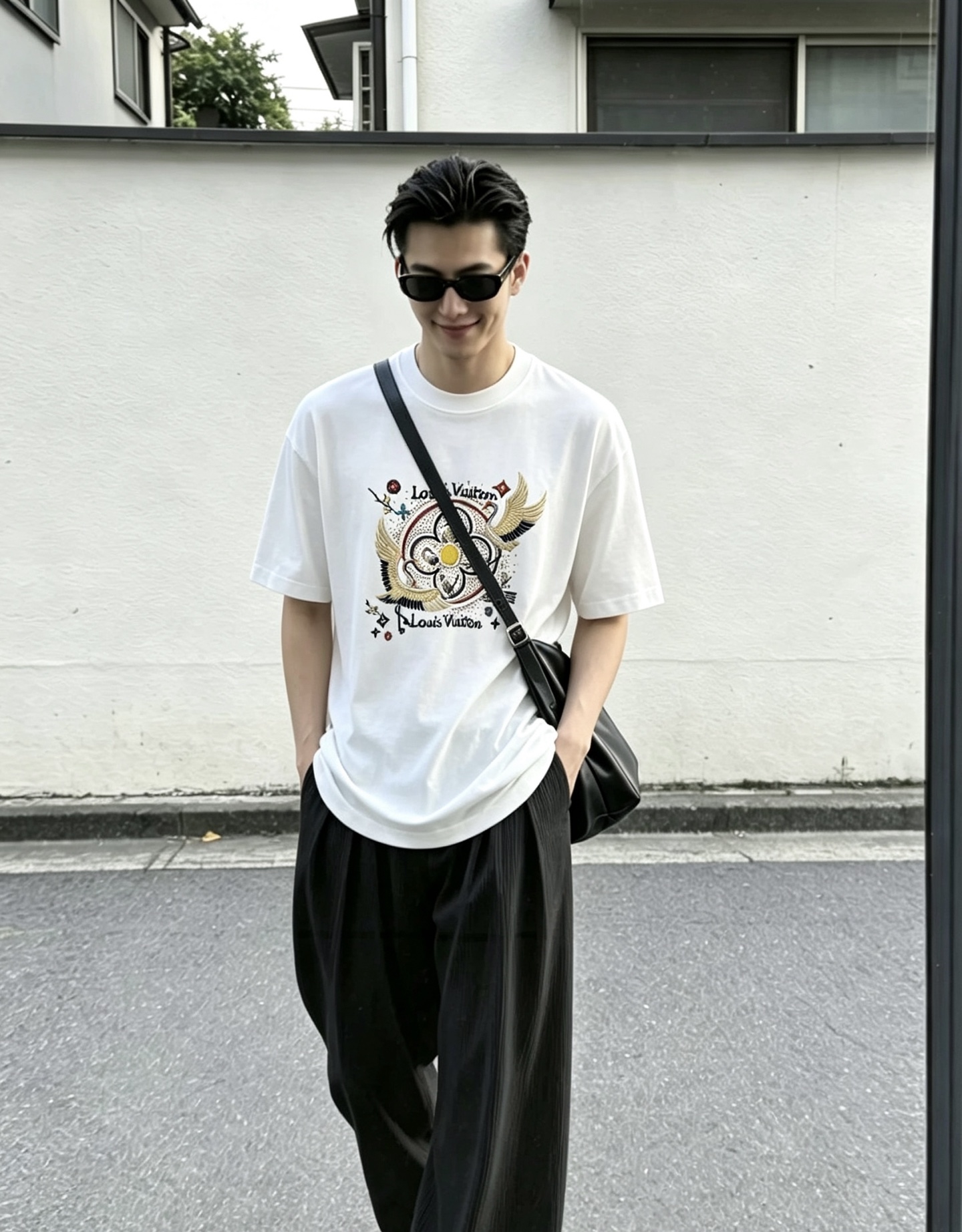 LouisVuitt*路易*登 2026春夏全新系列单品上线，非常时髦前卫的一款男女同款短袖T恤，标识l