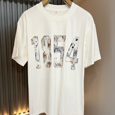 LouisVuitt*路易*登 2026春夏全新系列单品上线,非常时髦前卫的一款男女同款短袖T恤,标识l LouisVuitt*路易*登 2026春夏全新系列单品上线,非常时髦前卫的一款男女同款短袖T恤,标识l