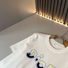 Dio*迪家 2026春夏新款男女同款👫短袖T恤,专柜同步发售!定制专属260克纯棉面料,定制原版工艺螺 Dio*迪家 2026春夏新款男女同款👫短袖T恤,专柜同步发售!定制专属260克纯棉面料,定制原版工艺螺