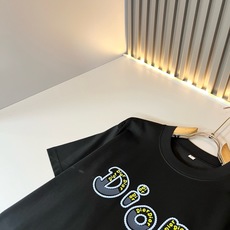 Dio*迪家 2026春夏新款男女同款👫短袖T恤,专柜同步发售!定制专属260克纯棉面料,定制原版工艺螺 Dio*迪家 2026春夏新款男女同款👫短袖T恤,专柜同步发售!定制专属260克纯棉面料,定制原版工艺螺