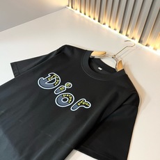 Dio*迪家 2026春夏新款男女同款👫短袖T恤,专柜同步发售!定制专属260克纯棉面料,定制原版工艺螺 Dio*迪家 2026春夏新款男女同款👫短袖T恤,专柜同步发售!定制专属260克纯棉面料,定制原版工艺螺