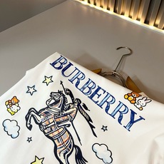 BURBER*Y巴*莉2026春夏新品男女同款👫短袖T恤,重磅来袭,最近比较火热的环保纯棉面料制作而成, BURBER*Y巴*莉2026春夏新品男女同款👫短袖T恤,重磅来袭,最近比较火热的环保纯棉面料制作而成,