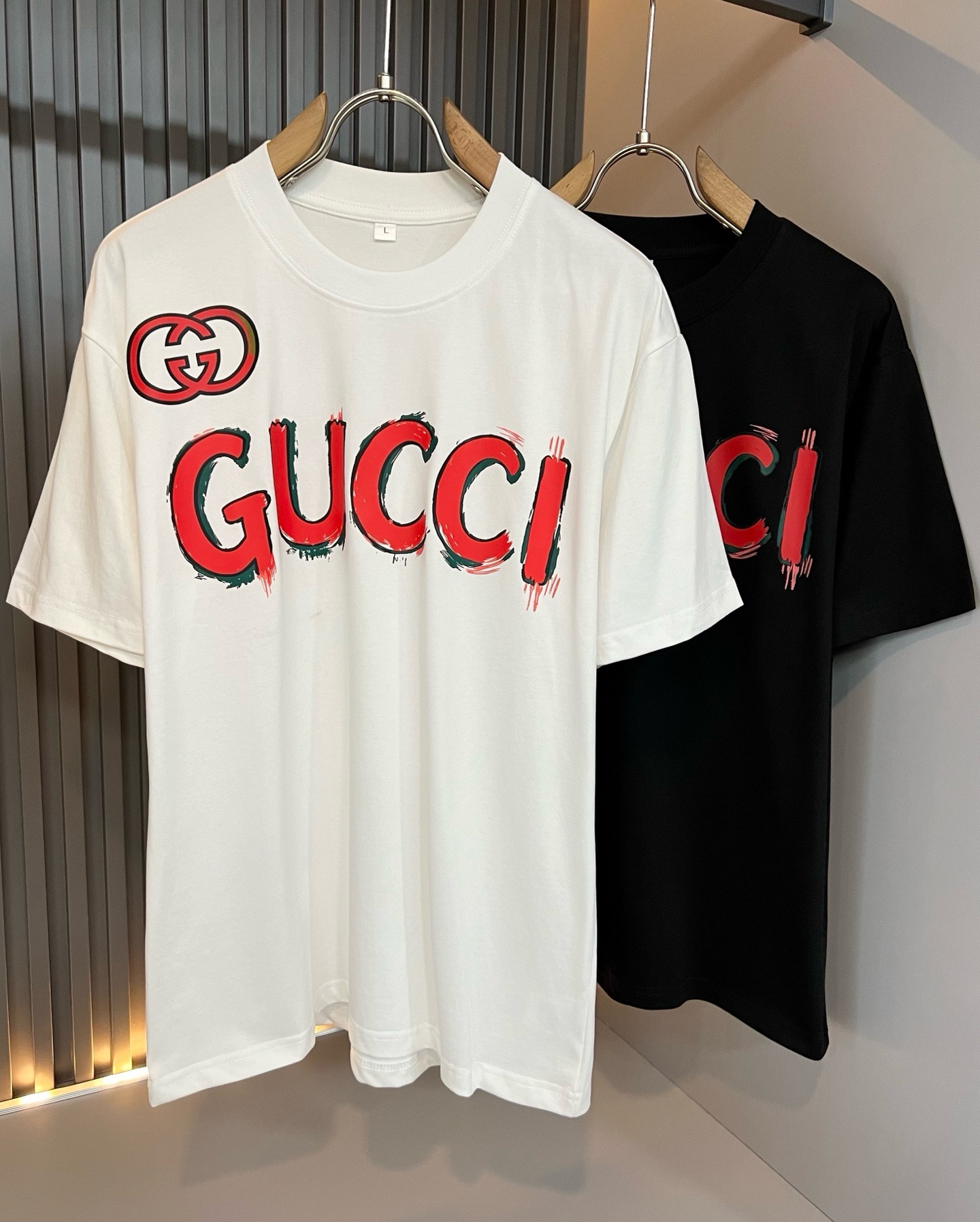 Gucc*古家 2026春夏新款男女同情侣款👫休闲宽松棉质圆领短袖T恤衫！贸易公司渠道稀出，同步官网发售