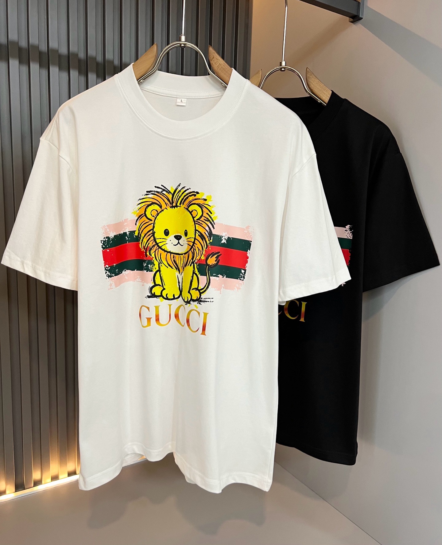 Gucc*古家 2026春夏新款男女同情侣款👫休闲宽松棉质圆领短袖T恤衫！贸易公司渠道稀出，同步官网发售