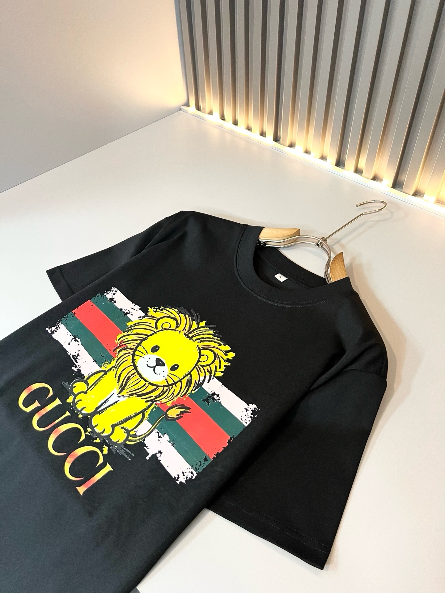 Gucc*古家 2026春夏新款男女同情侣款👫休闲宽松棉质圆领短袖T恤衫！贸易公司渠道稀出，同步官网发售