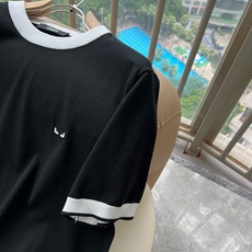 FEN 芬*迪2026春夏新款伊力特短袖Polo衫!净版百搭不限制年龄,全景logo图案压胶工艺设计!无 FEN 芬*迪2026春夏新款伊力特短袖Polo衫!净版百搭不限制年龄,全景logo图案压胶工艺设计!无