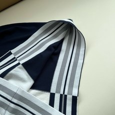 ThomBrow*e汤姆*朗 ~2026春夏新款短袖冰丝伊力特针织面料!官网同步有售,独特设计魅力,非常 ThomBrow*e汤姆*朗 ~2026春夏新款短袖冰丝伊力特针织面料!官网同步有售,独特设计魅力,非常