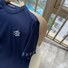 Louis Vuit*on 2026春夏伊力特针织短Polo衫,路易家族的新高端,细节品质永远的那么完美 Louis Vuit*on 2026春夏伊力特针织短Polo衫,路易家族的新高端,细节品质永远的那么完美
