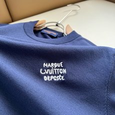 Louis Vuit*on 2026春夏伊力特针织短Polo衫,路易家族的新高端,细节品质永远的那么完美 Louis Vuit*on 2026春夏伊力特针织短Polo衫,路易家族的新高端,细节品质永远的那么完美