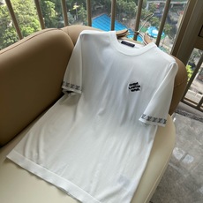 Louis Vuit*on 2026春夏伊力特针织短Polo衫,路易家族的新高端,细节品质永远的那么完美 Louis Vuit*on 2026春夏伊力特针织短Polo衫,路易家族的新高端,细节品质永远的那么完美