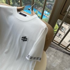 Louis Vuit*on 2026春夏伊力特针织短Polo衫,路易家族的新高端,细节品质永远的那么完美 Louis Vuit*on 2026春夏伊力特针织短Polo衫,路易家族的新高端,细节品质永远的那么完美