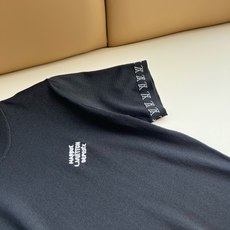Louis Vuit*on 2026春夏伊力特针织短Polo衫,路易家族的新高端,细节品质永远的那么完美 Louis Vuit*on 2026春夏伊力特针织短Polo衫,路易家族的新高端,细节品质永远的那么完美