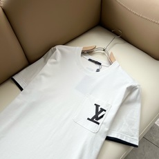LouisVuitt*路易*登 2026春夏全新系列单品上线,非常时髦前卫的一款男女同款短袖T恤,标识l LouisVuitt*路易*登 2026春夏全新系列单品上线,非常时髦前卫的一款男女同款短袖T恤,标识l