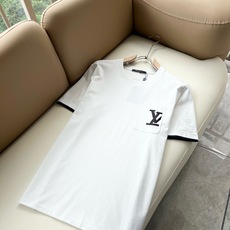 LouisVuitt*路易*登 2026春夏全新系列单品上线,非常时髦前卫的一款男女同款短袖T恤,标识l LouisVuitt*路易*登 2026春夏全新系列单品上线,非常时髦前卫的一款男女同款短袖T恤,标识l