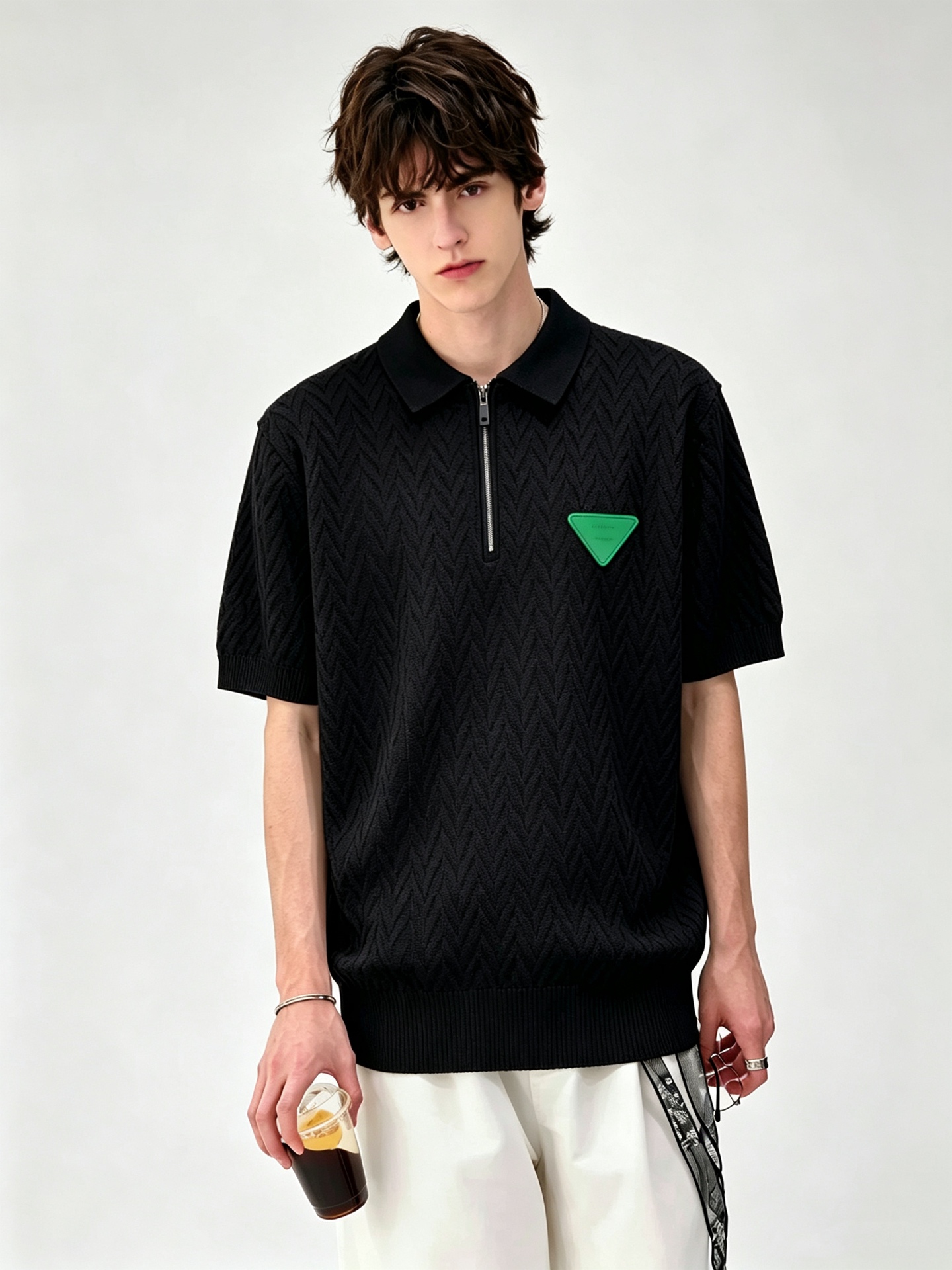 NO:936146,Bottega Vene*a 2026 spring and summer new style knitted short-sleeved T-shirt for men and women. This is the most awesome solid color high-quality knitted sweater so far this year!  !  !  Customized exclusive knitted fabrics and logo leather pattern design on the chest for customers!  These alone are enough to beat the ordinary styles on the market. BV is really going all out this year!  Botte**Veneta 2026 spring and summer series, orders from Taiwan trading companies, are also available at Lane Crawford in Hong Kong. The unique design style is simple and elegant, suitable for business and leisure. These days, only the original trading company dares to make many colors that can rival the counters, meeting the matching needs of all men!  !  The details are in place and are vividly reflected under natural light. You can see this at a glance when you first pick it up, and it instantly improves the texture of the clothes. And the fabric of this style of clothes!  Size M-3XL,,bottega veneta,bottega veneta,T-shirt,tees,t-shirt,19860909BottegaVene*a宝*嘉 2026春夏新款男女同款针织短袖T恤,衫这是今年目前为止最牛批的一款纯色高品质针织衫！！！客供定制专属针织面料,胸前logo皮革图案设计！光是这些就足够吊打市面上那些一般的款式了,BV今年是真的要火力全开了！Botte**Veneta 2026春夏系列,来自台湾贸易公司的订单,香港连卡佛也有售.独特的设计风格简约大气,商务休闲两不误,这年头也只有原单贸易公司才敢做出足以匹敌专柜的诸多颜色来,满足一切男士的搭配需求！！细节到位自然光下体现的淋漓尽致.这个您入手一目了然,瞬间提升了衣服的质感.并且此款衣服面料！尺码 M-3XL,,bottega veneta,bottega veneta,T-shirt,tees，t-shirt,,Men's clothing