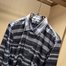 Arman阿*尼2026春夏新款男士休闲衬衣,原单代工厂订单,胸前标志飞鹰logo印花设计!简洁的设计精致优雅,令人叹服 Arman阿*尼2026春夏新款男士休闲衬衣,原单代工厂订单,胸前标志飞鹰logo印花设计!简洁的设计精致优雅,令人叹服