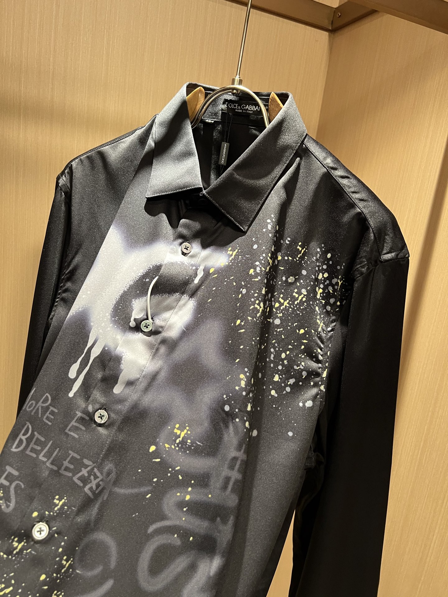 Dolce&Gabba*a 杜嘉*纳2026春夏新款男女同款👫衬衣，专柜同步发售！定制专属丝绸棉面料，胸前字母logo图