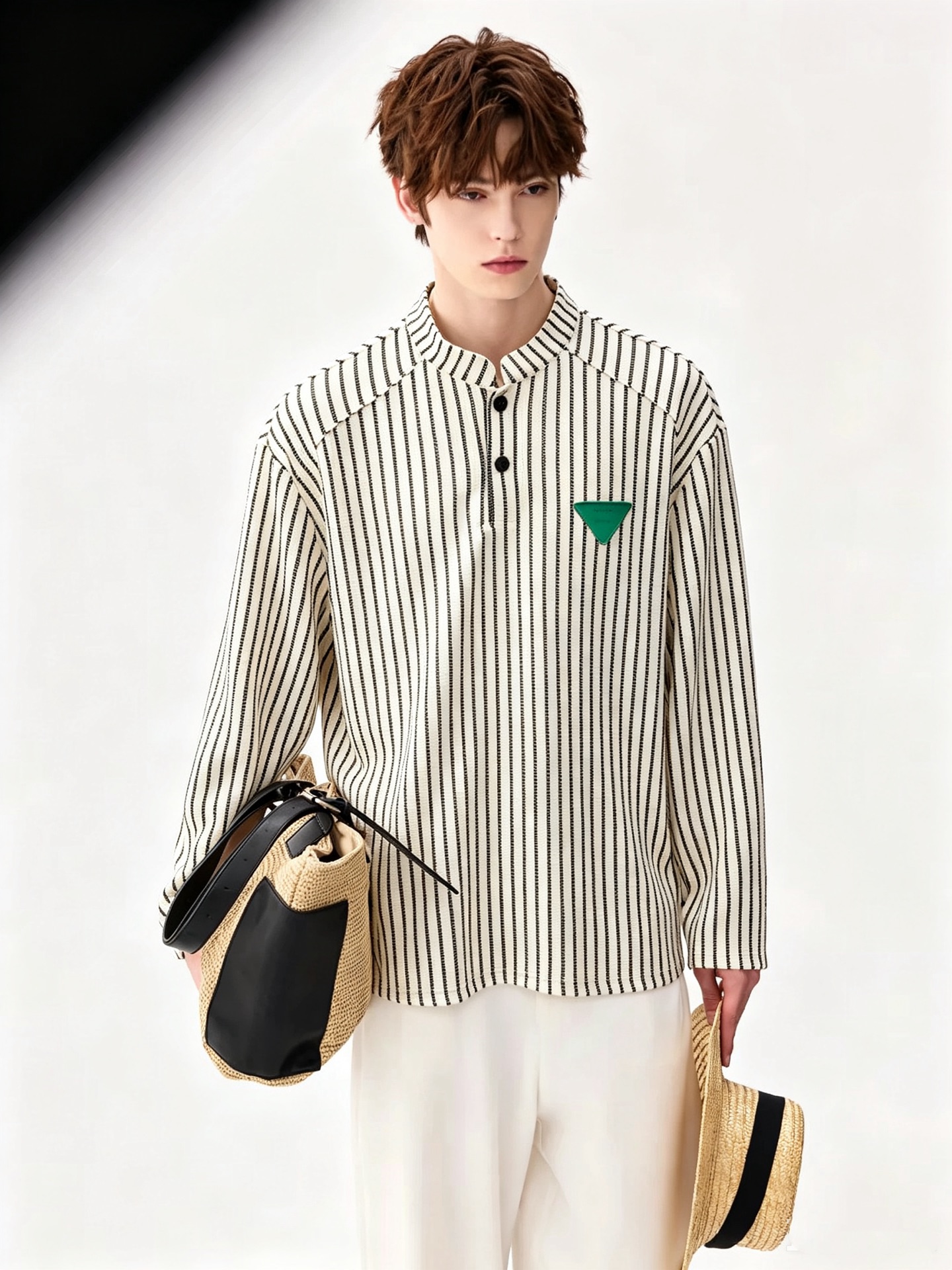 NO:946759,Bottega Vene*a 2026 spring and summer new men's base layer shirt, this is the most awesome solid color high-quality fabric this year so far!  !  !  Leather design with logo pattern on the body!  These alone are enough to beat the ordinary styles on the market. BV is really going all out this year!  Botte**Veneta 2026 spring and summer series, orders from Taiwan trading companies, are also sold at Lane Crawford in Hong Kong. The unique design style is simple and elegant. These days, only the original trading company dares to make many colors that can rival the counters, meeting the matching needs of all men!  !  The details are in place and are vividly reflected under natural light. You can see this at a glance when you first buy it, and it instantly improves the texture of the clothes. And the fabric of this dress took 6 months!  !  !  Size M-3XL,,bottega veneta,bottega veneta,19860909BottegaVene*a宝*嘉 2026春夏新款男士打底衫,,这是今年目前为止最牛批的一款纯色高品质面料！！！衣身logo图案皮革设计！光是这些就足够吊打市面上那些一般的款式了,BV今年是真的要火力全开了！Botte**Veneta 2026春夏系列,来自台湾贸易公司的订单,香港连卡佛也有售.独特的设计风格简约大气,这年头也只有原单贸易公司才敢做出足以匹敌专柜的诸多颜色来,满足一切男士的搭配需求！！细节到位自然光下体现的淋漓尽致.这个您入手一目了然,瞬间提升了衣服的质感.并且此款衣服面料,耗时6个月！！！尺码 M-3XL,,bottega veneta,bottega veneta,,Men's clothing