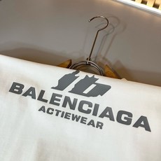 BALENCI*GA巴黎*家 2026春夏新款男女同款👫短袖T恤!走秀图案印花时尚休闲短袖T恤衫!设计logo压胶设计! BALENCI*GA巴黎*家 2026春夏新款男女同款👫短袖T恤!走秀图案印花时尚休闲短袖T恤衫!设计logo压胶设计!