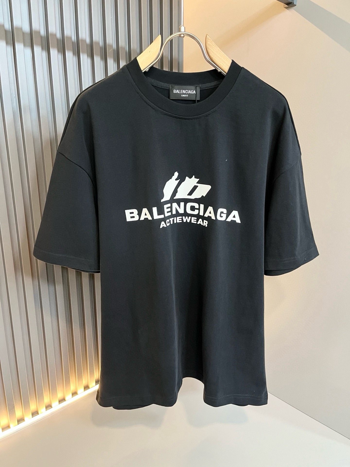 BALENCI*GA巴黎*家 2026春夏新款男女同款👫短袖T恤！走秀图案印花时尚休闲短袖T恤衫！设计logo压胶设计！