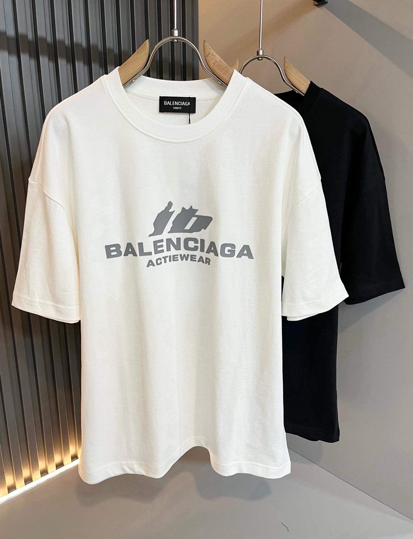 BALENCI*GA巴黎*家 2026春夏新款男女同款👫短袖T恤！走秀图案印花时尚休闲短袖T恤衫！设计logo压胶设计！