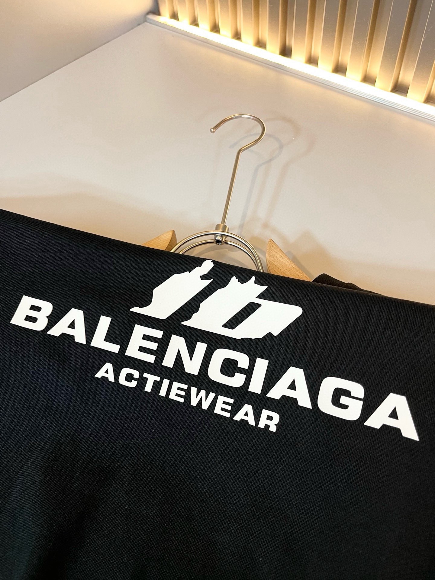 BALENCI*GA巴黎*家 2026春夏新款男女同款👫短袖T恤！走秀图案印花时尚休闲短袖T恤衫！设计logo压胶设计！