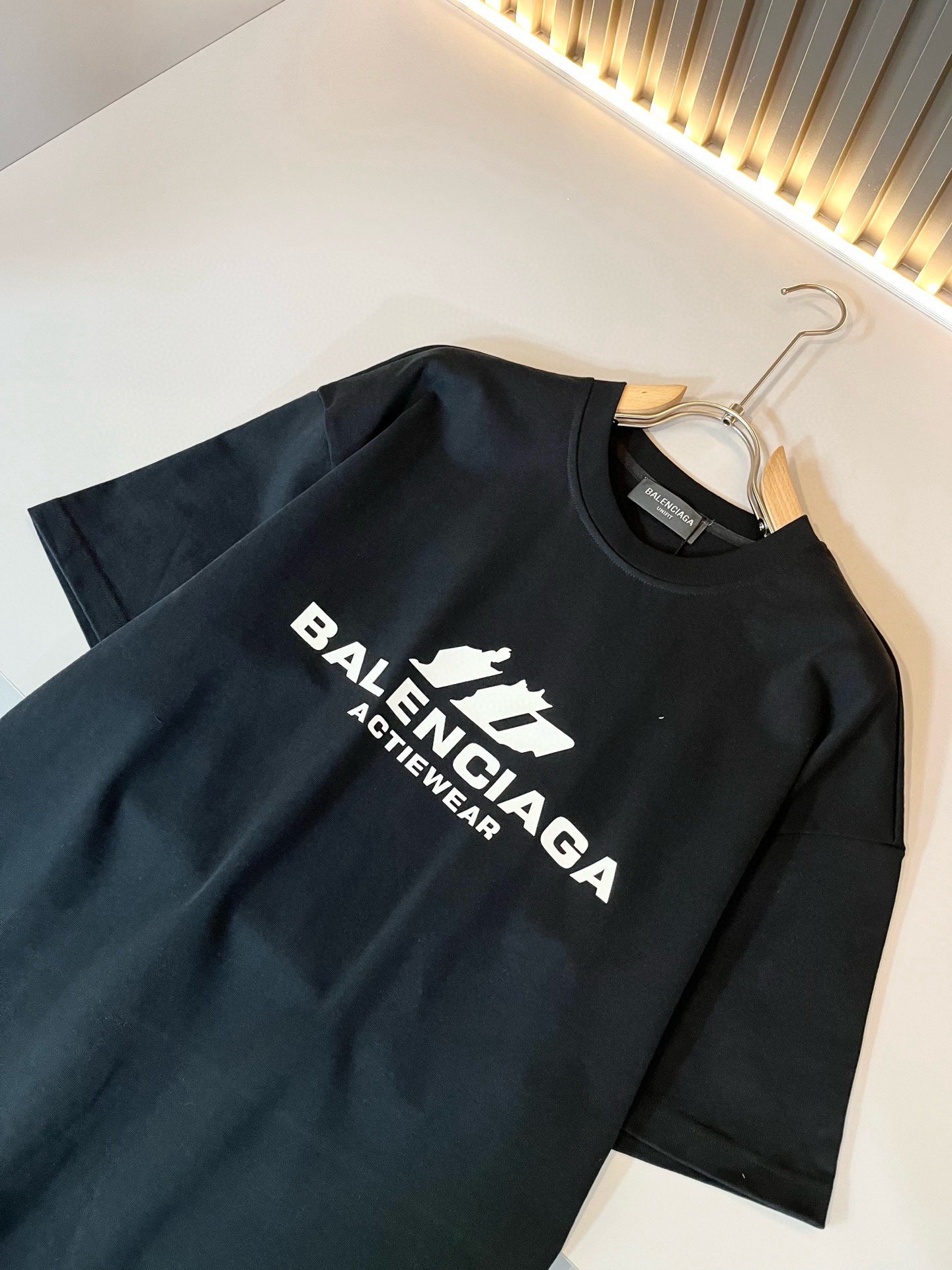 BALENCI*GA巴黎*家 2026春夏新款男女同款👫短袖T恤！走秀图案印花时尚休闲短袖T恤衫！设计logo压胶设计！