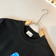 BURBER*Y巴*莉2026春夏新品男女同款👫短袖T恤,重磅来袭,最近比较火热的环保纯棉面料制作而成,高端户外运动休闲 BURBER*Y巴*莉2026春夏新品男女同款👫短袖T恤,重磅来袭,最近比较火热的环保纯棉面料制作而成,高端户外运动休闲