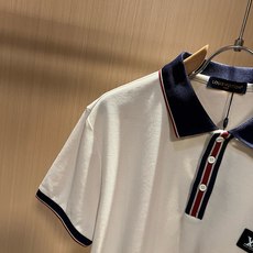 Louis Vuit*on路易*登2026春夏新款短袖Polo衫,最新工艺时尚元素设计理念!胸前logo徽章设计!款式穿 Louis Vuit*on路易*登2026春夏新款短袖Polo衫,最新工艺时尚元素设计理念!胸前logo徽章设计!款式穿