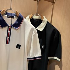 Louis Vuit*on路易*登2026春夏新款短袖Polo衫,最新工艺时尚元素设计理念!胸前logo徽章设计!款式穿 Louis Vuit*on路易*登2026春夏新款短袖Polo衫,最新工艺时尚元素设计理念!胸前logo徽章设计!款式穿