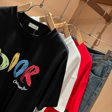 Dio*迪家 2026春夏新款男女同款👫短袖T恤,专柜同步发售!定制专属260克纯棉面料,定制原版工艺螺纹,胸前logo Dio*迪家 2026春夏新款男女同款👫短袖T恤,专柜同步发售!定制专属260克纯棉面料,定制原版工艺螺纹,胸前logo