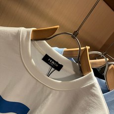FEN*I 芬*迪2026春夏新款FD家族FF男女同款👫短袖T恤,男女同款👫百搭极简短袖。意大利原厂订单,FD家族人气单 FEN*I 芬*迪2026春夏新款FD家族FF男女同款👫短袖T恤,男女同款👫百搭极简短袖。意大利原厂订单,FD家族人气单