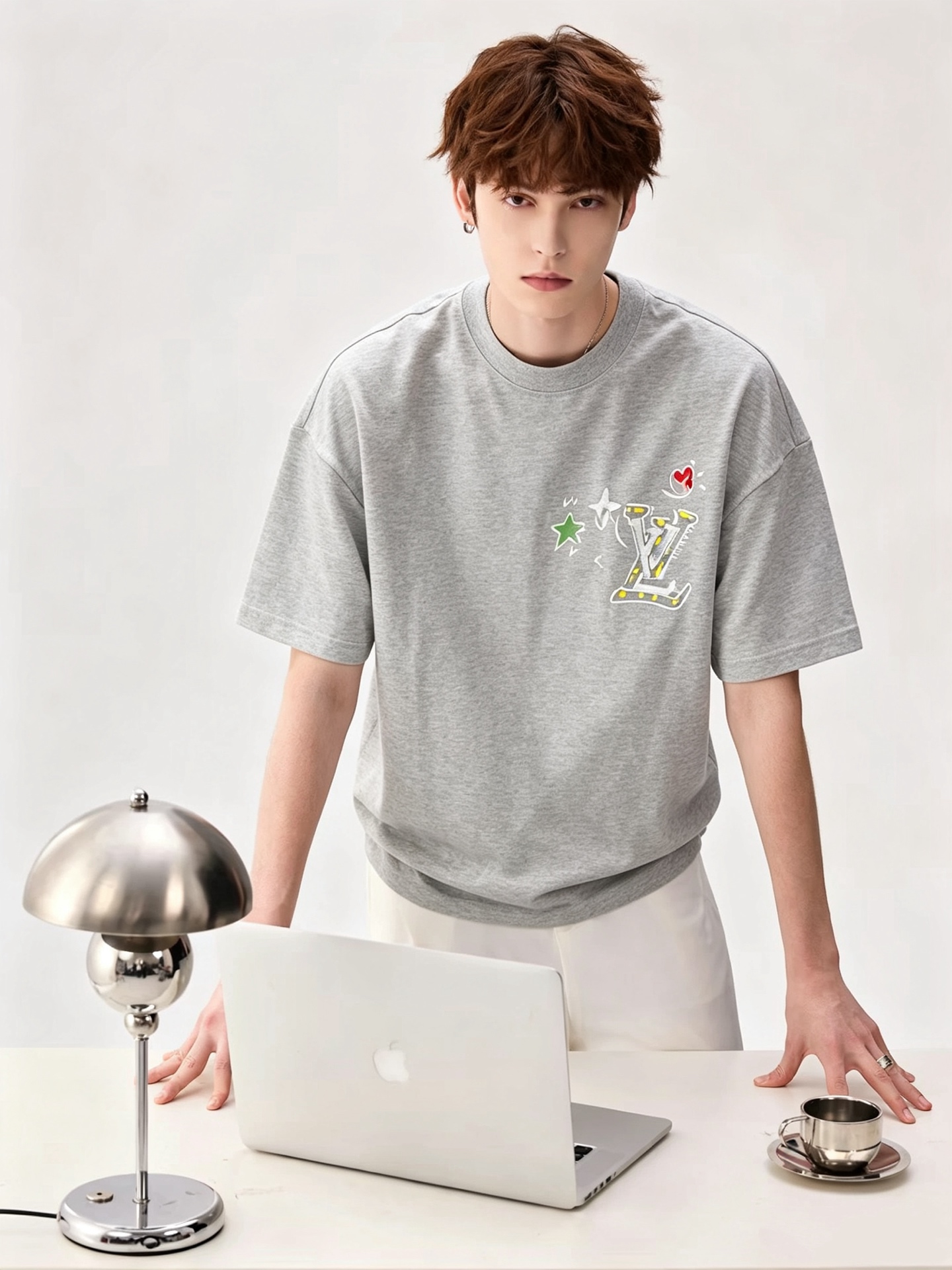 LouisVuitt*路易*登 2026春夏全新系列单品上线，非常时髦前卫的一款男女同款短袖T恤，标识logo图案压胶印