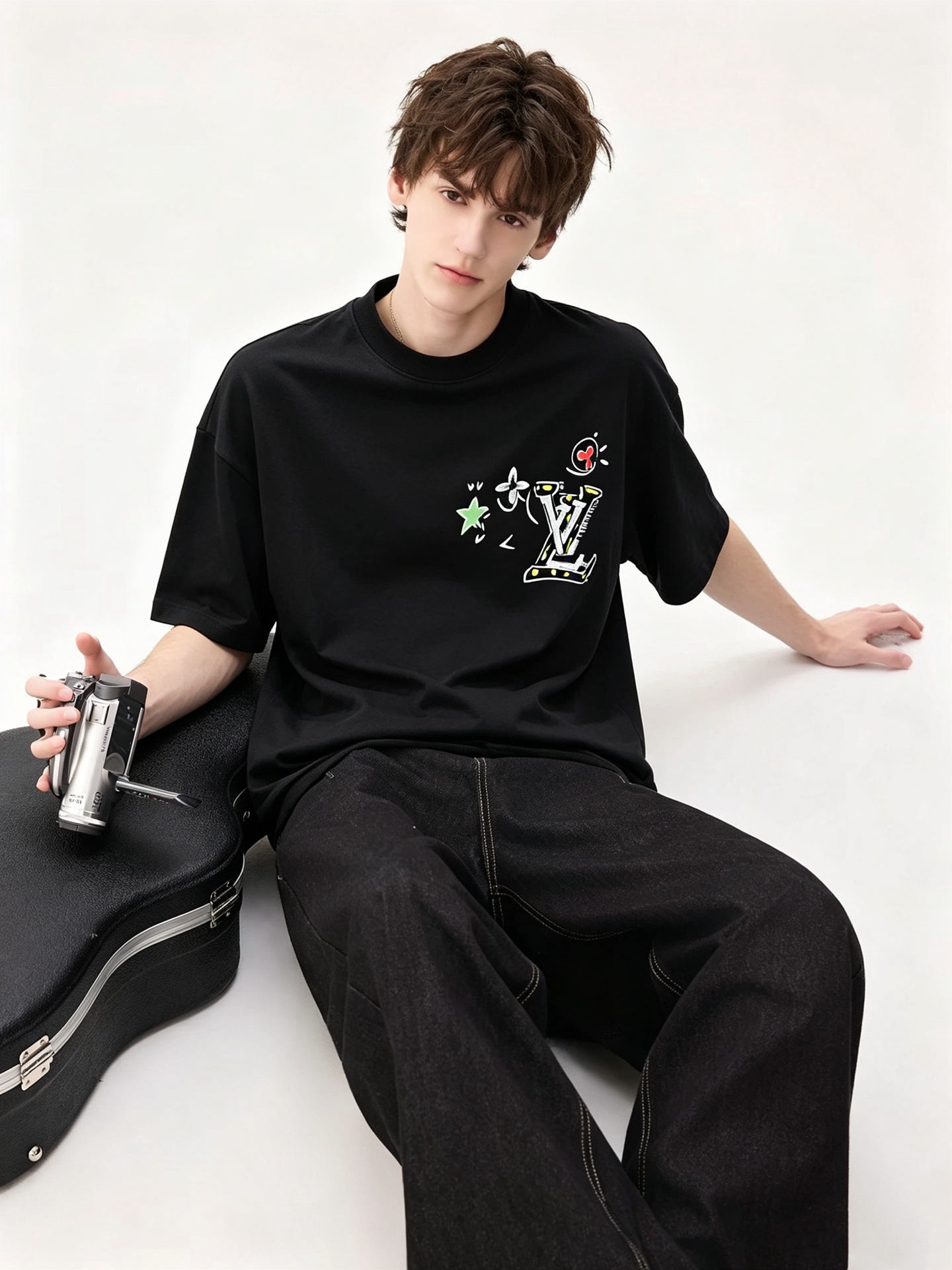 LouisVuitt*路易*登 2026春夏全新系列单品上线，非常时髦前卫的一款男女同款短袖T恤，标识logo图案压胶印