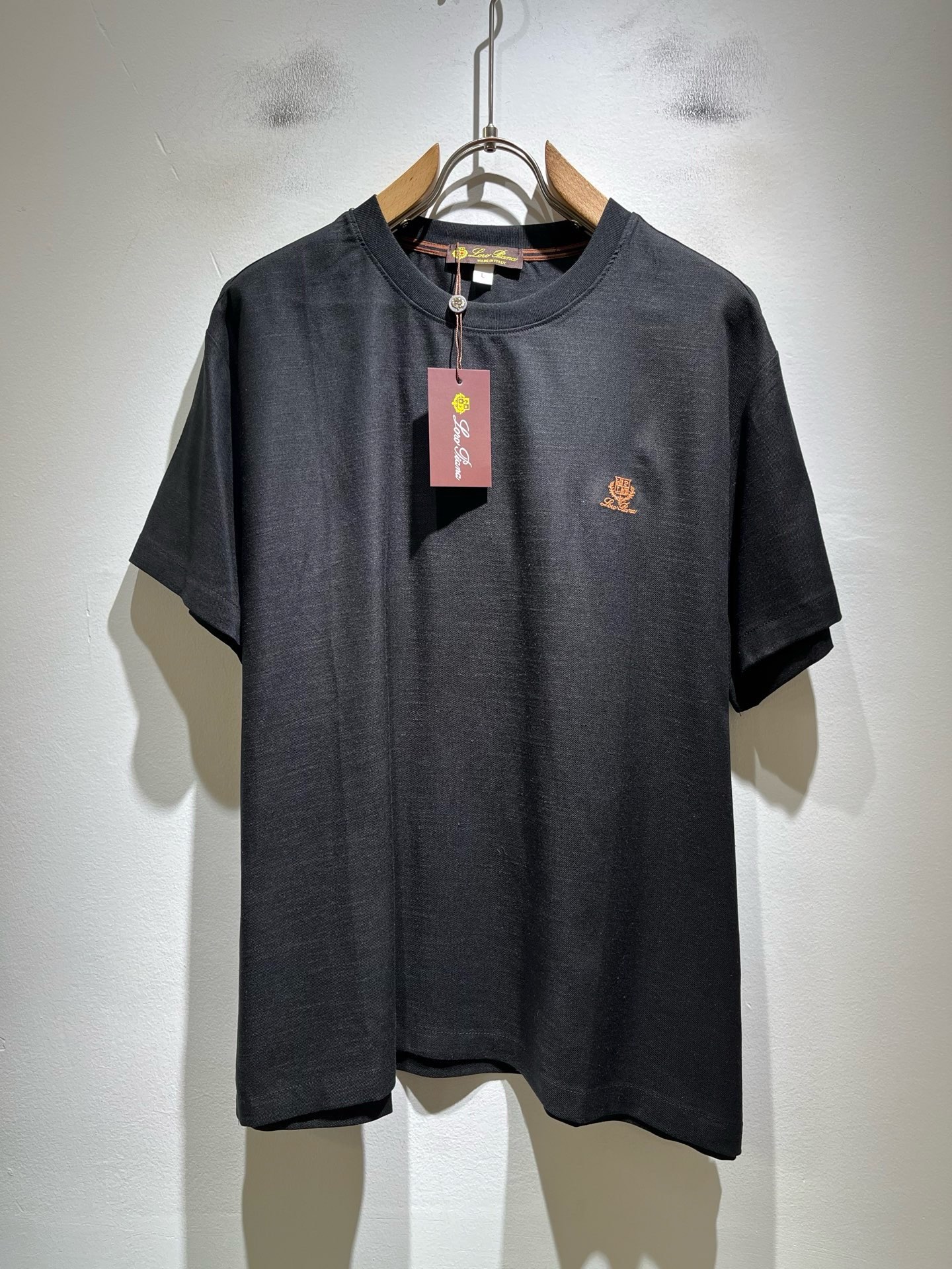 Loro Piana诺悠翩雅 2026春夏男士套装，最新的贸易订单全品相！！网红款！上身舒适透气，不僵硬，整体有着丰富的
