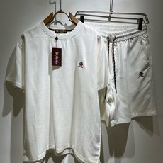 Loro Piana诺悠翩雅 2026春夏男士套装,最新的贸易订单全品相!!网红款!上身舒适透气,不僵硬,整体有着丰富的 Loro Piana诺悠翩雅 2026春夏男士套装,最新的贸易订单全品相!!网红款!上身舒适透气,不僵硬,整体有着丰富的
