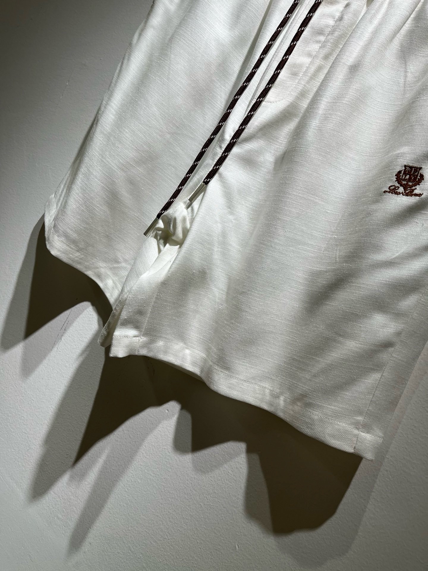 Loro Piana诺悠翩雅 2026春夏男士套装，最新的贸易订单全品相！！网红款！上身舒适透气，不僵硬，整体有着丰富的
