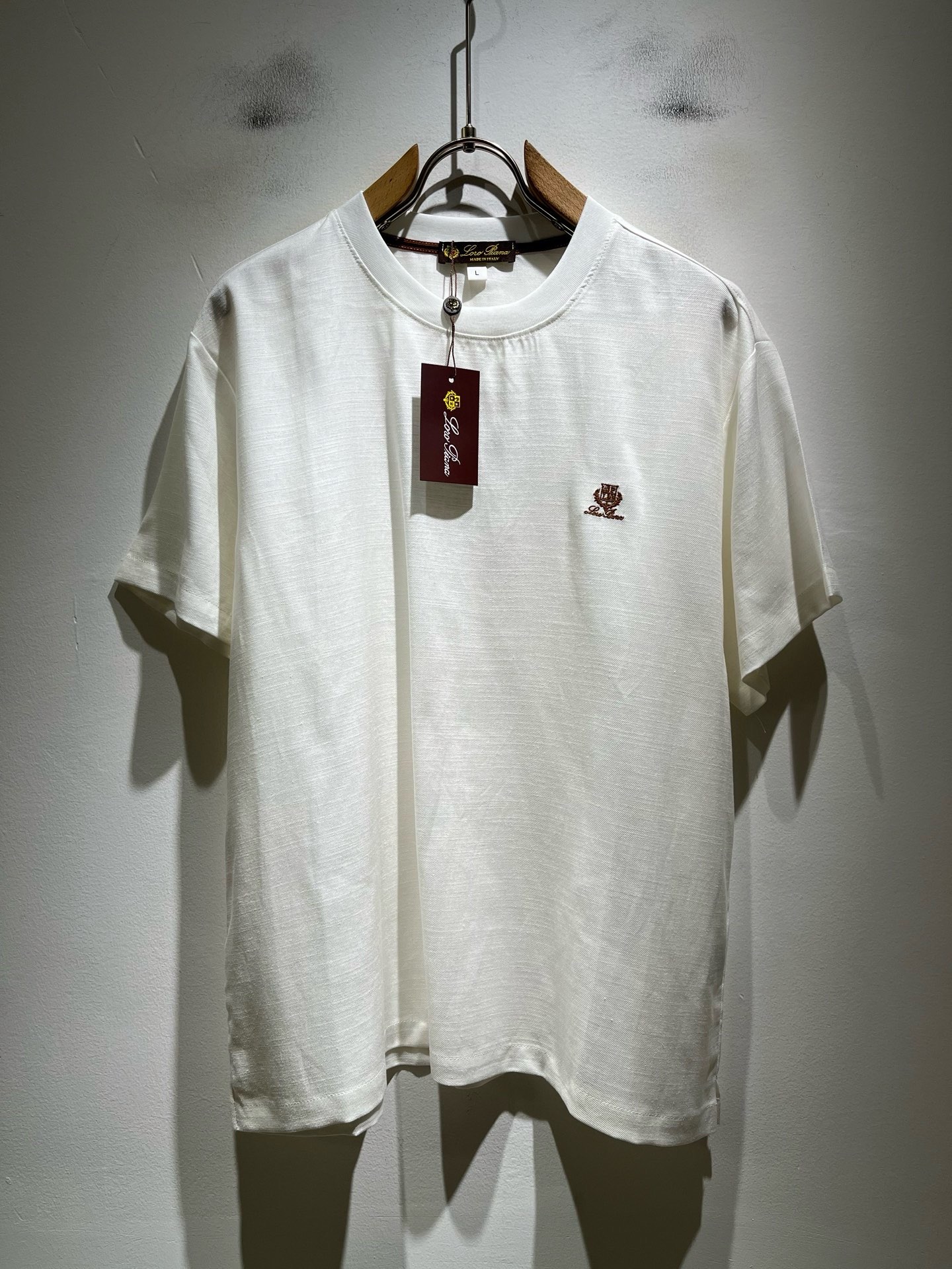 Loro Piana诺悠翩雅 2026春夏男士套装,最新的贸易订单全品相!!网红款!上身舒适透气,不僵硬,整体有着丰富的 Loro Piana诺悠翩雅 2026春夏男士套装,最新的贸易订单全品相!!网红款!上身舒适透气,不僵硬,整体有着丰富的