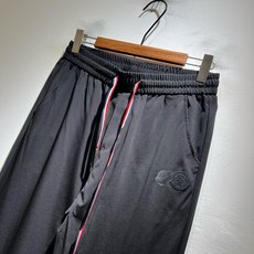 Moncler蒙家 2026春夏最新男女同款👫贸易订单休闲套装,全品相!!网红款!采用logo图案刺绣设计!上身舒适透气 Moncler蒙家 2026春夏最新男女同款👫贸易订单休闲套装,全品相!!网红款!采用logo图案刺绣设计!上身舒适透气