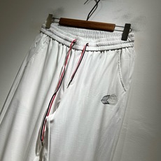 Moncler蒙家 2026春夏最新男女同款👫贸易订单休闲套装,全品相!!网红款!采用logo图案刺绣设计!上身舒适透气 Moncler蒙家 2026春夏最新男女同款👫贸易订单休闲套装,全品相!!网红款!采用logo图案刺绣设计!上身舒适透气