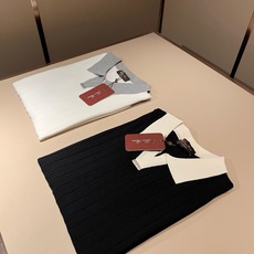Loro Piana诺悠翩雅 2026春夏男士最新的贸易订单翻领针织短袖T恤,全品相!!上身舒适透气,不僵硬,整体有着丰 Loro Piana诺悠翩雅 2026春夏男士最新的贸易订单翻领针织短袖T恤,全品相!!上身舒适透气,不僵硬,整体有着丰