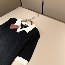 Loro Piana诺悠翩雅 2026春夏男士最新的贸易订单翻领针织短袖T恤,全品相!!上身舒适透气,不僵硬,整体有着丰 Loro Piana诺悠翩雅 2026春夏男士最新的贸易订单翻领针织短袖T恤,全品相!!上身舒适透气,不僵硬,整体有着丰